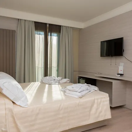 Hotel White Angel 4*