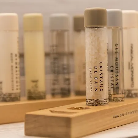 White Angel מלון